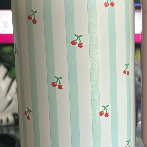 Owala Birthday Bash PILLOW FIGHT Cherry’s FreeSip Water Bottle 32oz - Picture 3 of 3